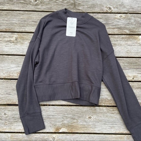 Fabletics Luna Long-Sleeve Pullover Castle Rock M NWT - Picture 7 of 11